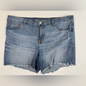 Seven7 Women's Blue Denim weekend shorts size 16